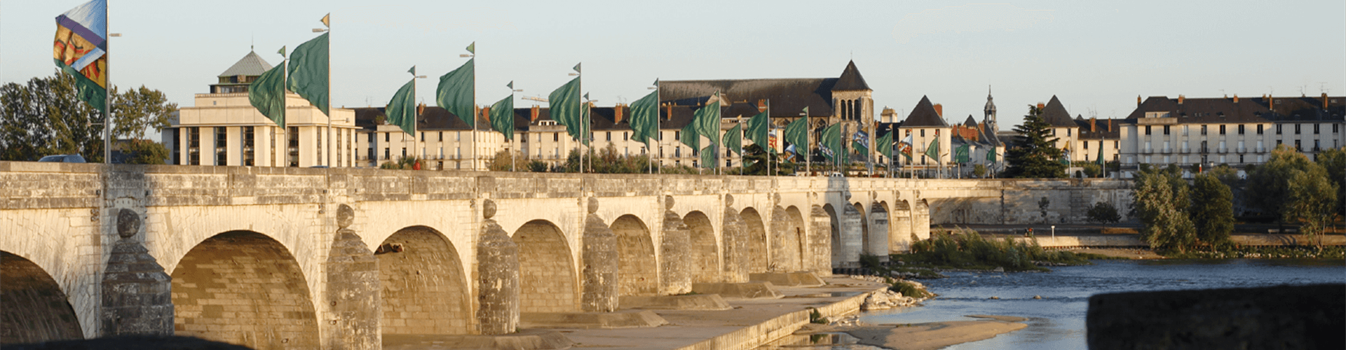 Steden en dorpen in Centre, midden Frankrijk: de brug bij Tours